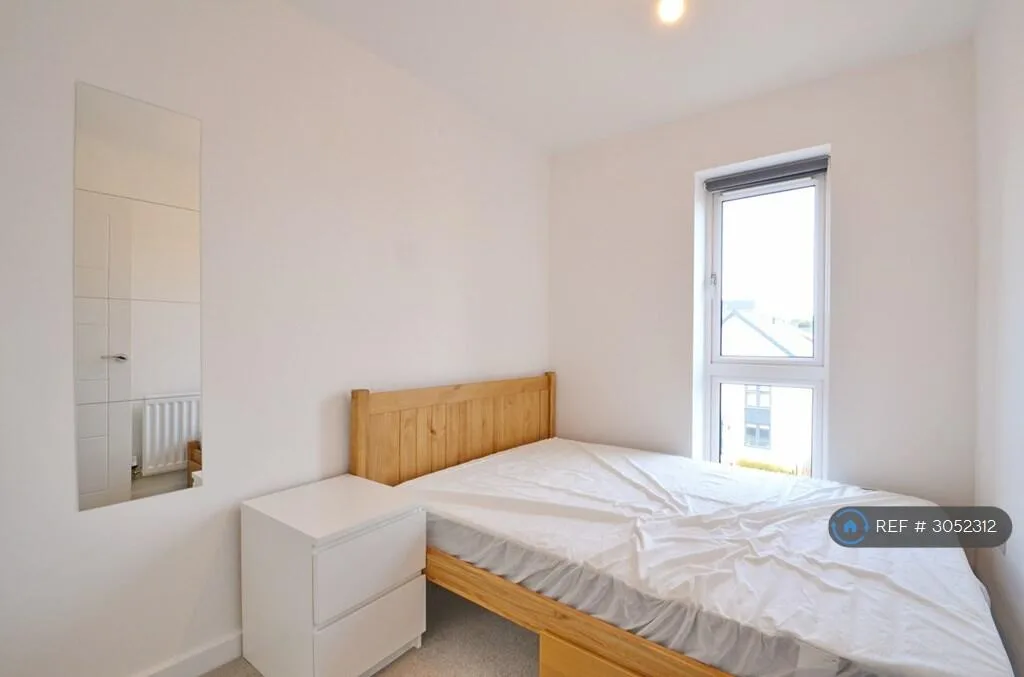 5 bedroom semi-detached house for rent