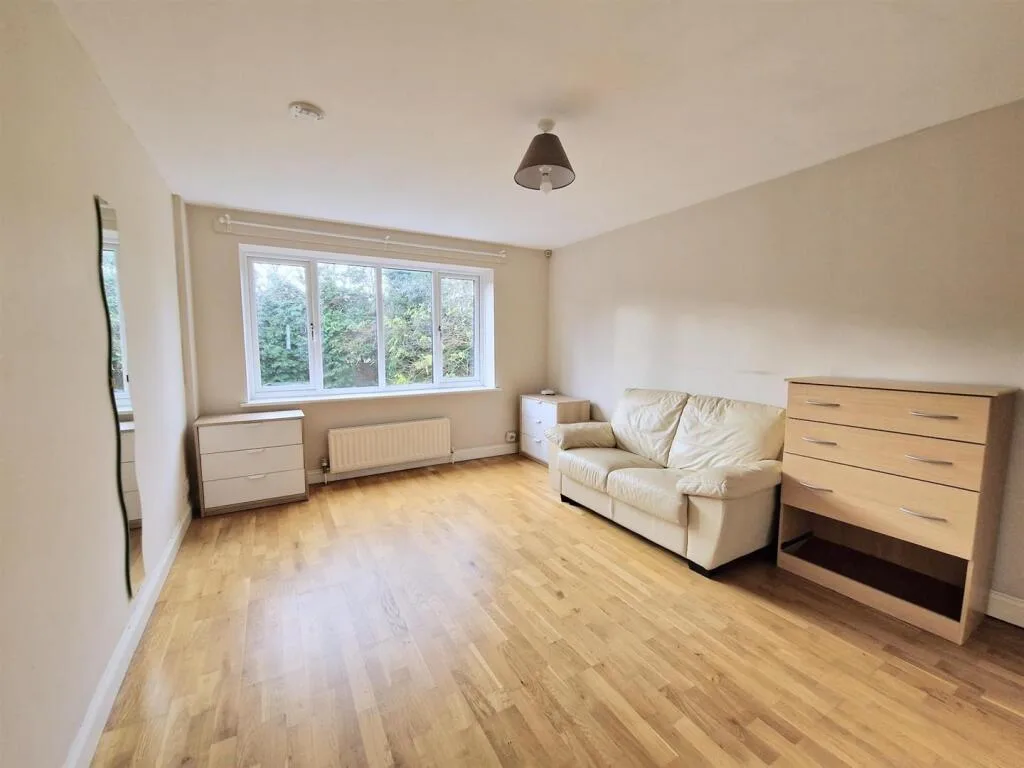 3 bedroom end of terrace house for rent