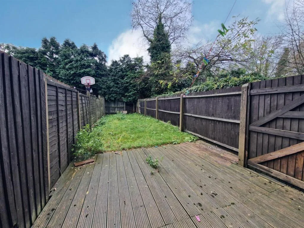 3 bedroom end of terrace house for rent