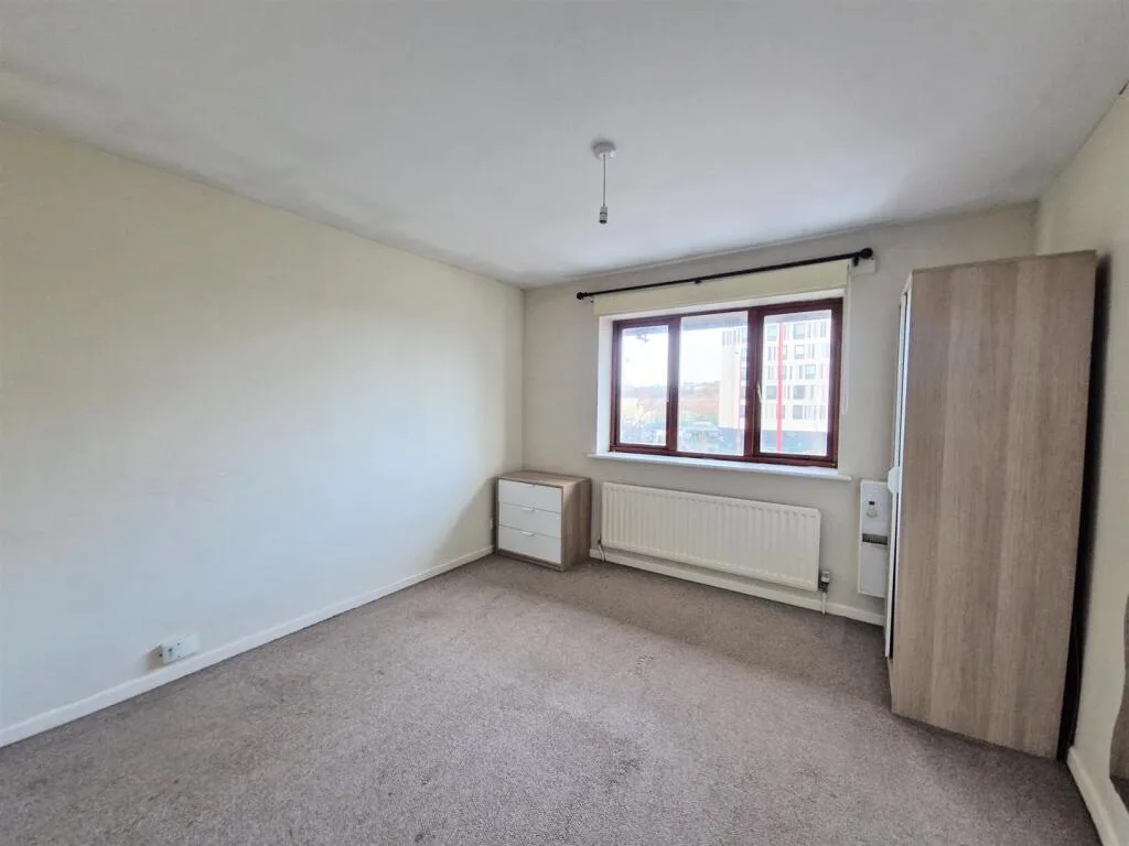 3 bedroom end of terrace house for rent