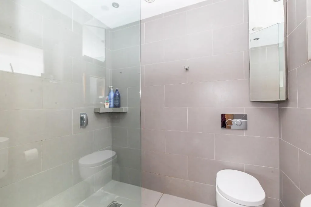 5 bedroom detached house for rent