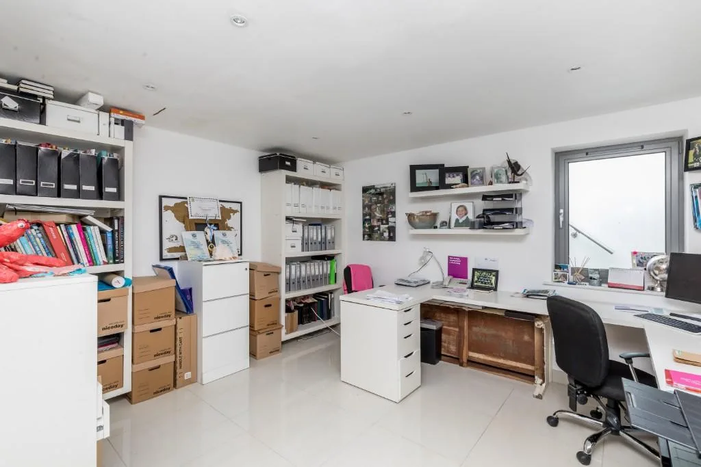 5 bedroom detached house for rent