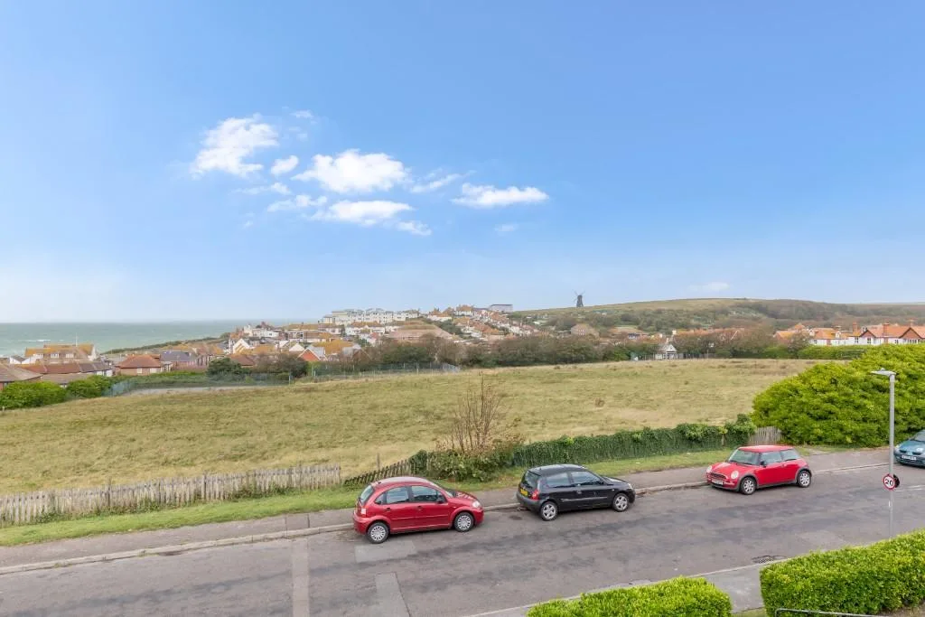 5 bedroom detached house for rent