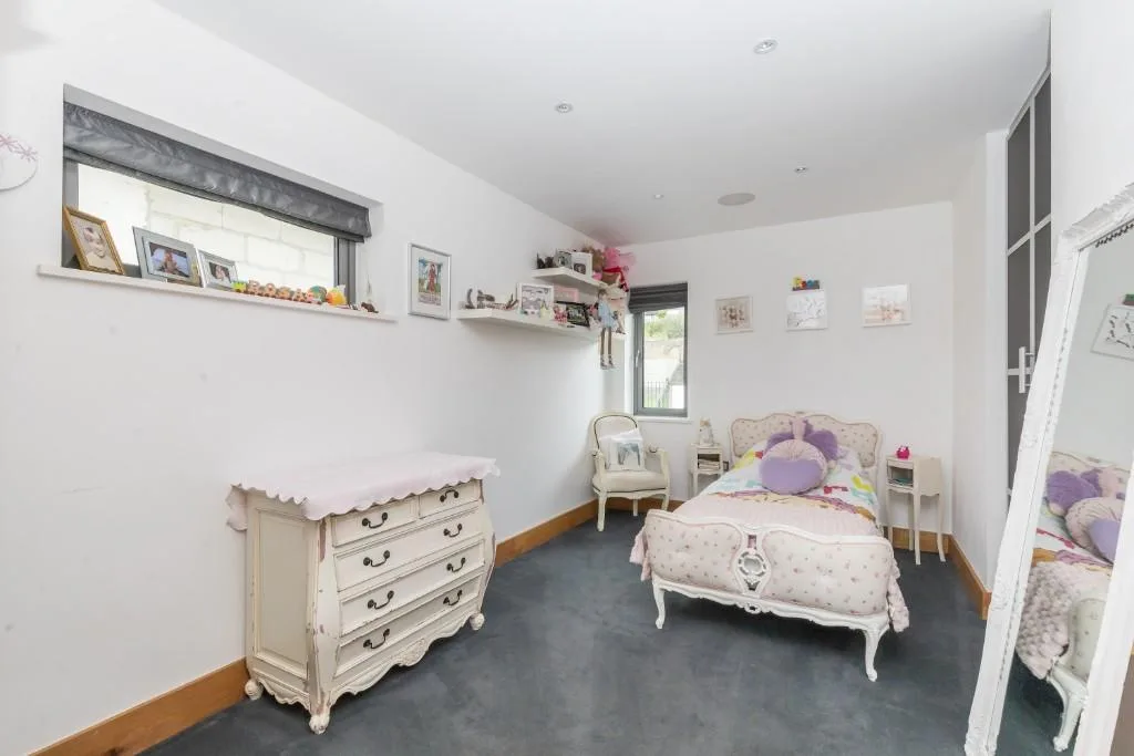 5 bedroom detached house for rent