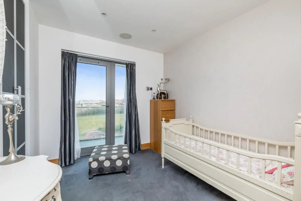 5 bedroom detached house for rent