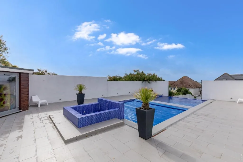 5 bedroom detached house for rent