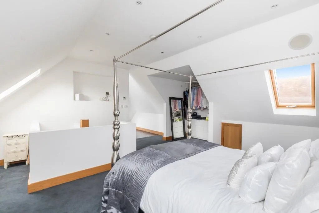 5 bedroom detached house for rent