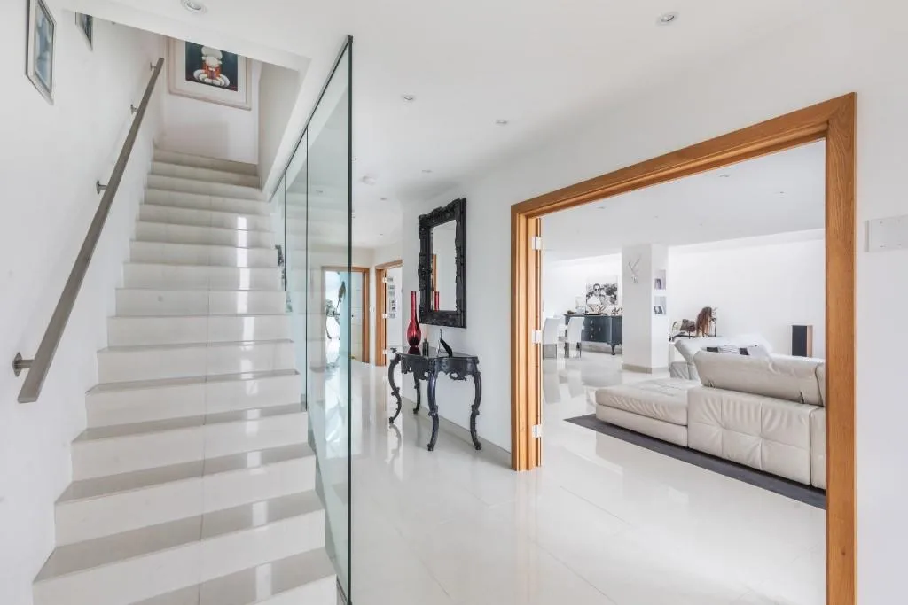 5 bedroom detached house for rent