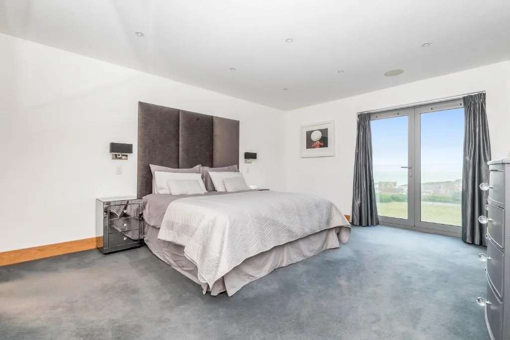 5 bedroom detached house for rent