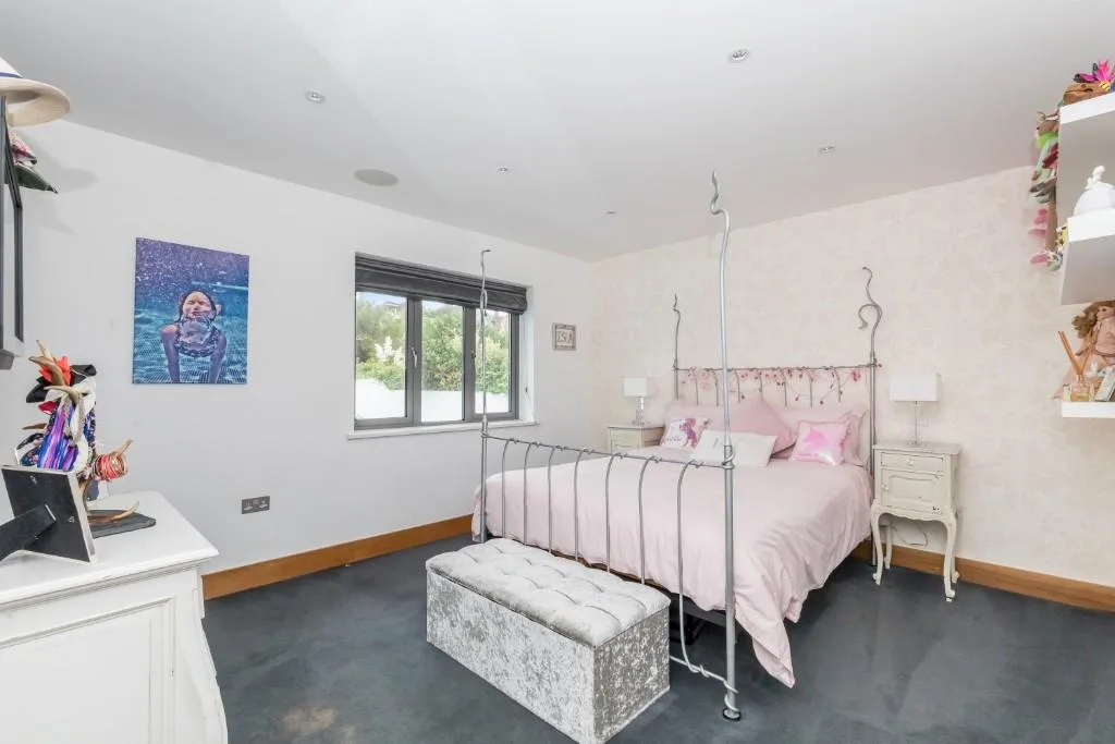 5 bedroom detached house for rent