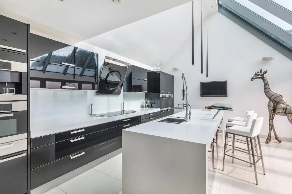 5 bedroom detached house for rent