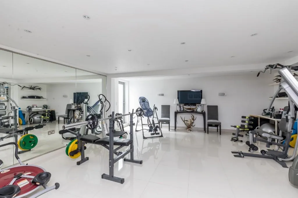 5 bedroom detached house for rent