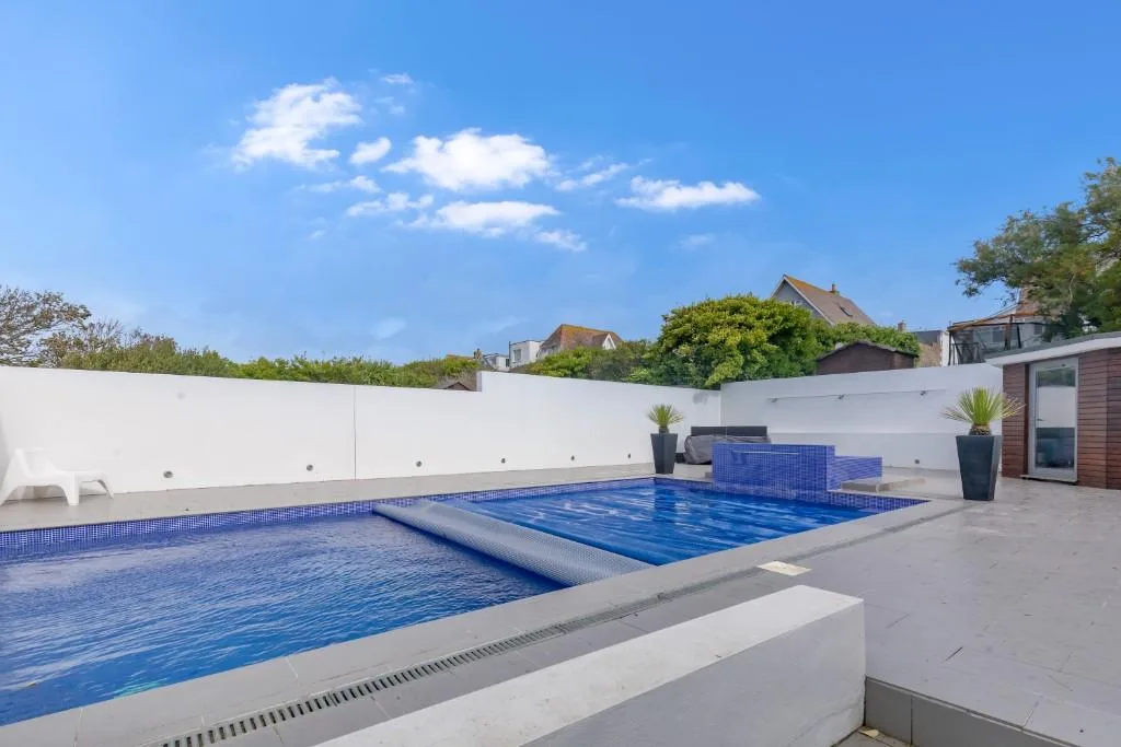 5 bedroom detached house for rent