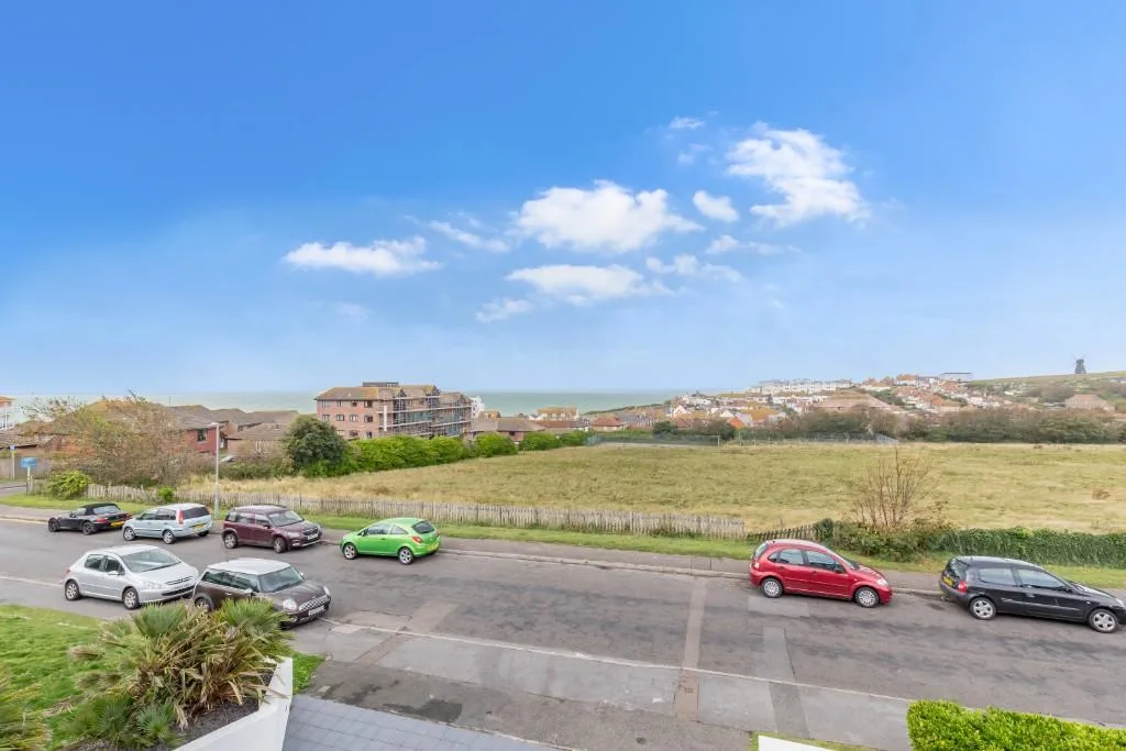 5 bedroom detached house for rent