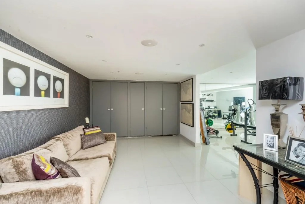5 bedroom detached house for rent