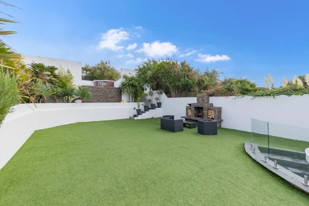5 bedroom detached house for rent