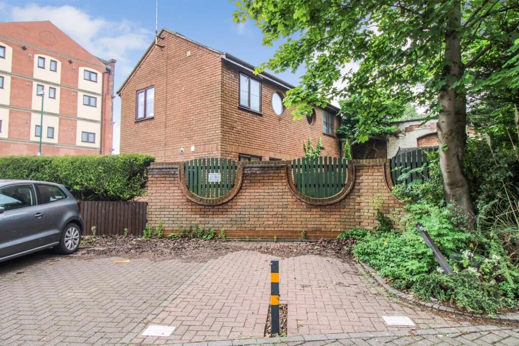 1 bedroom semi-detached house for rent