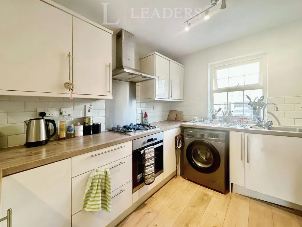 3 bedroom semi-detached house for rent