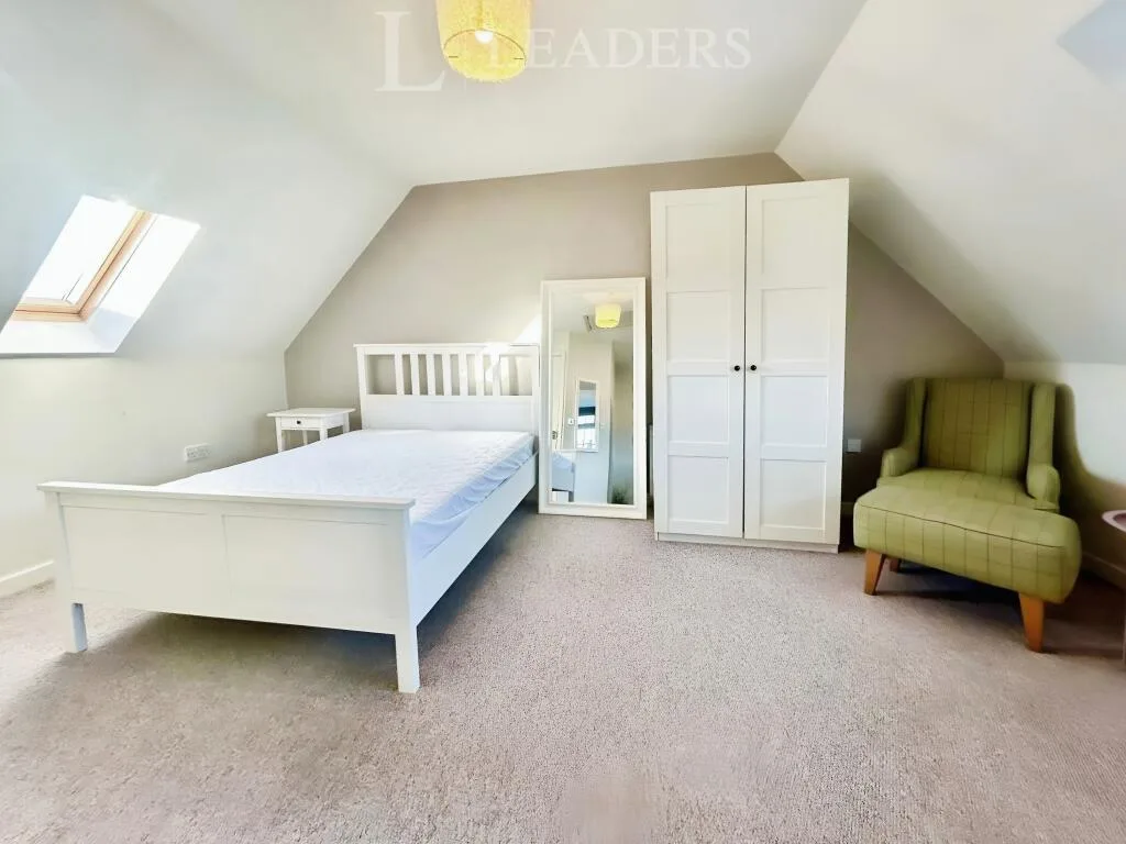 3 bedroom semi-detached house for rent