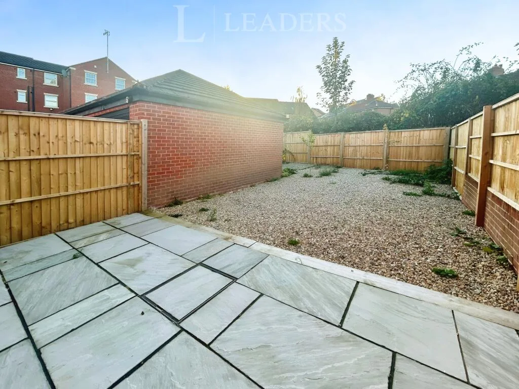 3 bedroom semi-detached house for rent