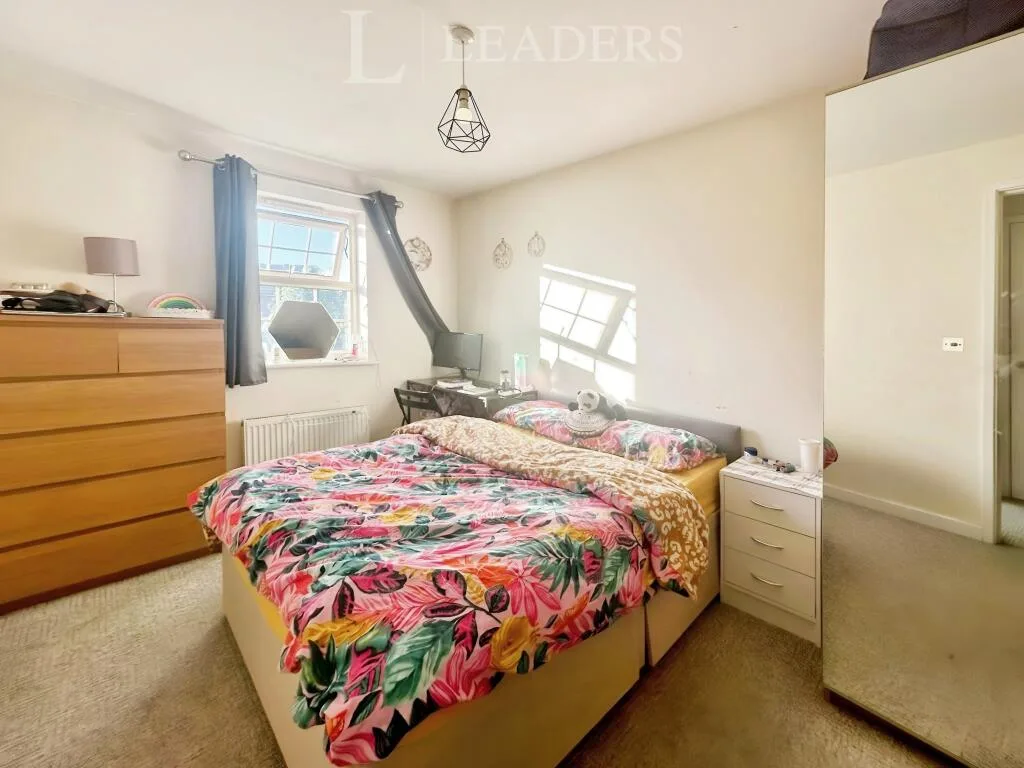 3 bedroom semi-detached house for rent