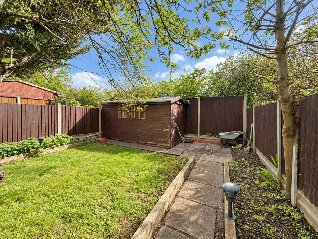 4 bedroom semi-detached house for rent