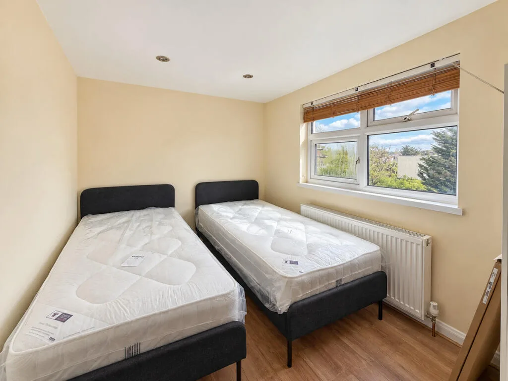 4 bedroom semi-detached house for rent