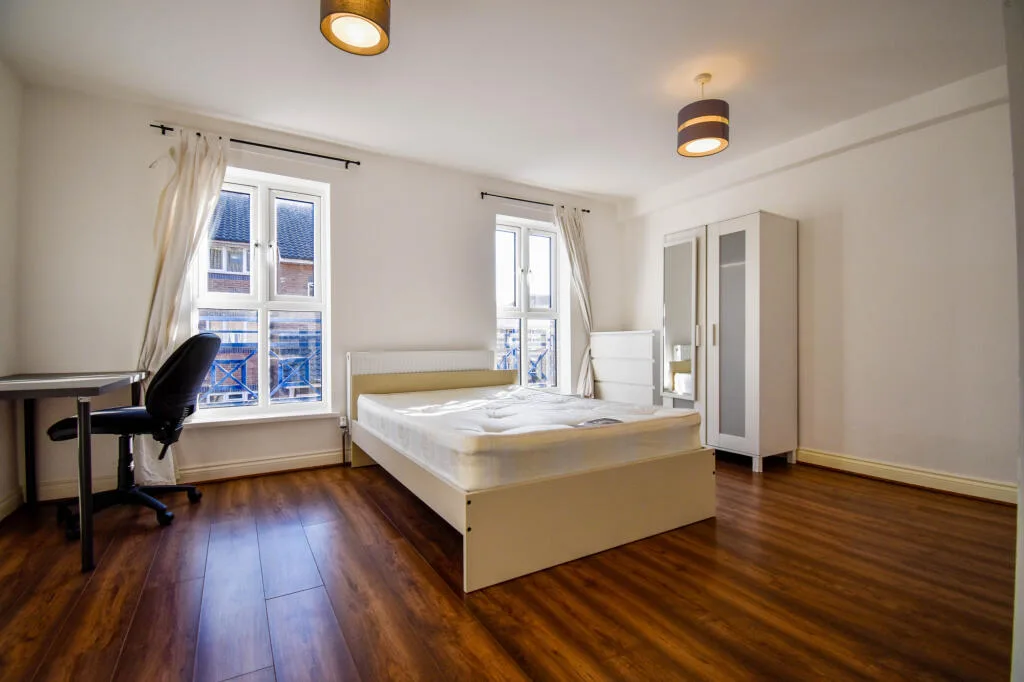 5 bedroom terraced house for rent
