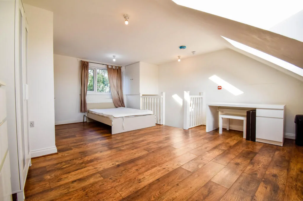 5 bedroom terraced house for rent