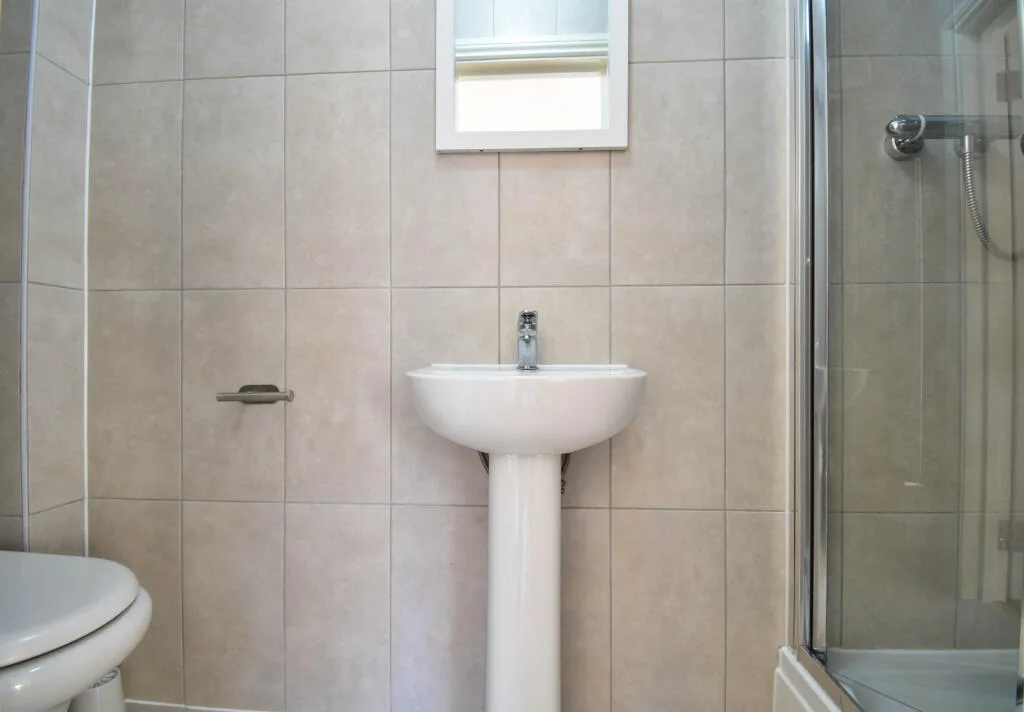 5 bedroom terraced house for rent