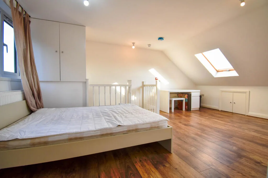 5 bedroom terraced house for rent