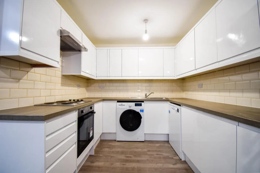 5 bedroom terraced house for rent