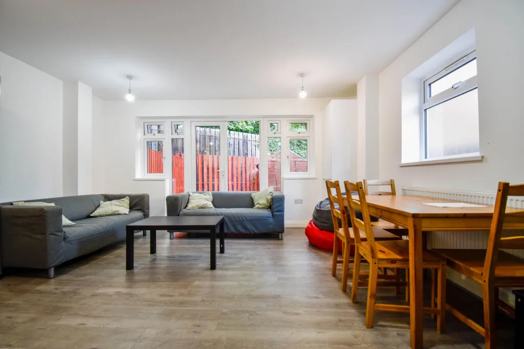 5 bedroom terraced house for rent