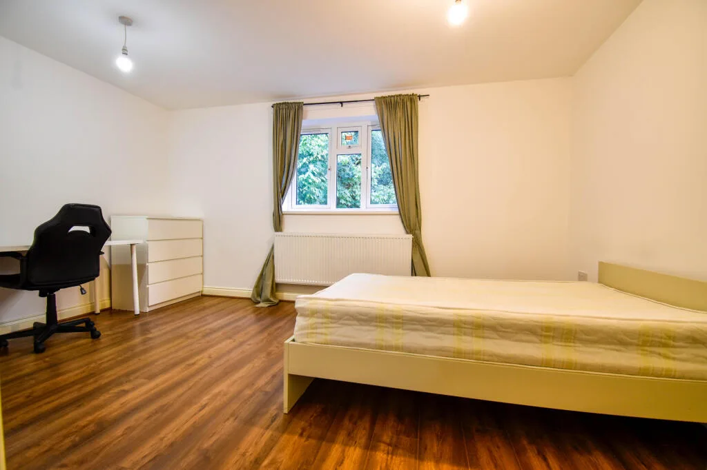 5 bedroom terraced house for rent