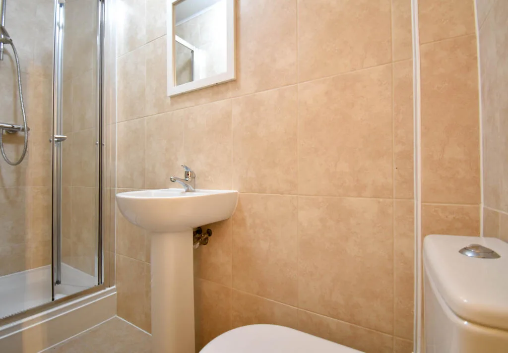 5 bedroom terraced house for rent