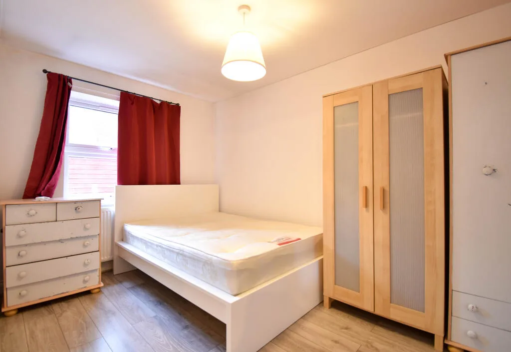 5 bedroom terraced house for rent