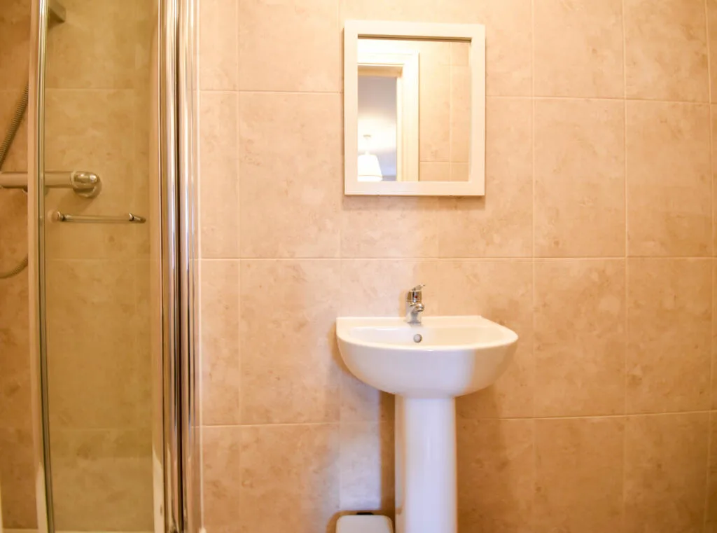 5 bedroom terraced house for rent