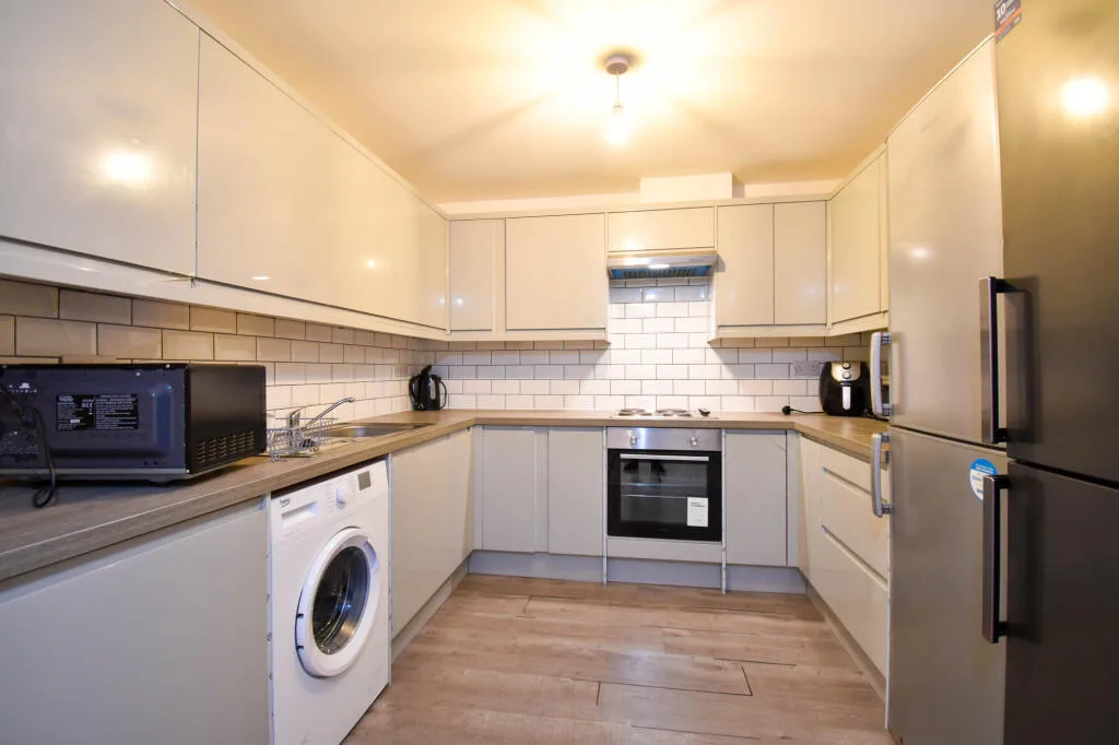 5 bedroom terraced house for rent
