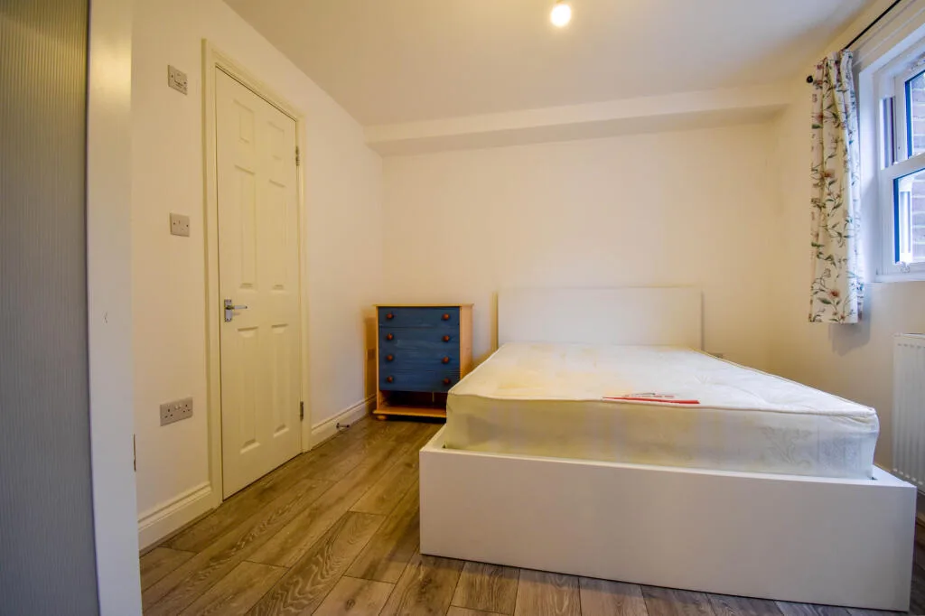 5 bedroom terraced house for rent