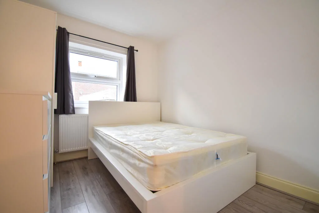 5 bedroom terraced house for rent