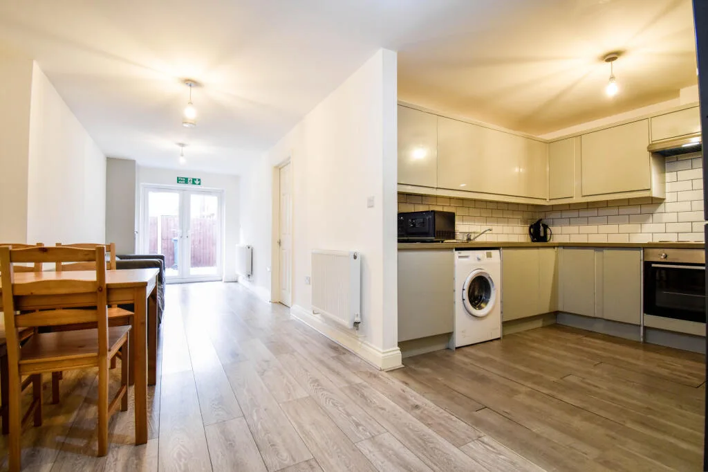 5 bedroom terraced house for rent