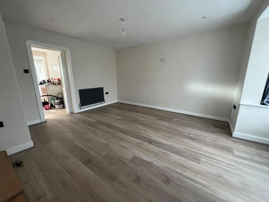 3 bedroom semi-detached house for rent