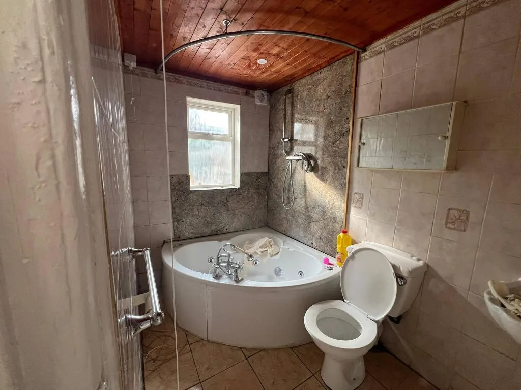 3 bedroom semi-detached house for rent