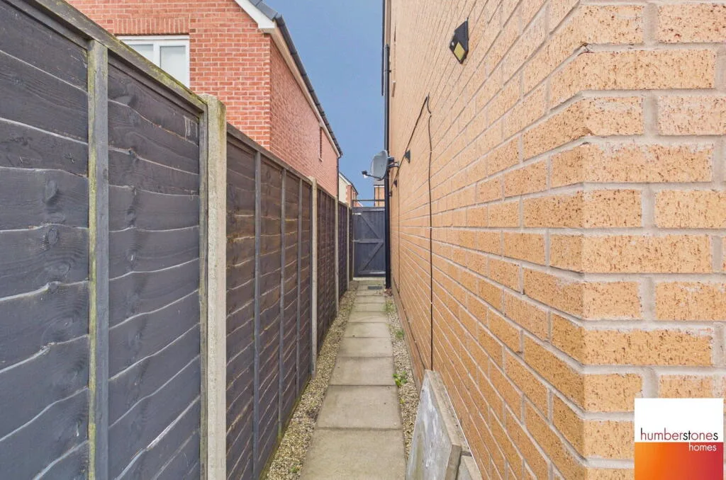 3 bedroom semi-detached house for rent