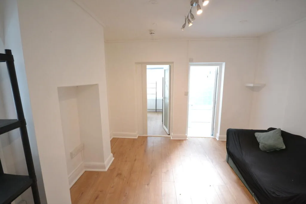 1 bedroom ground floor flat for rent