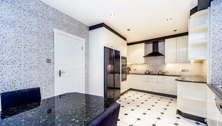 5 bedroom apartment for rent