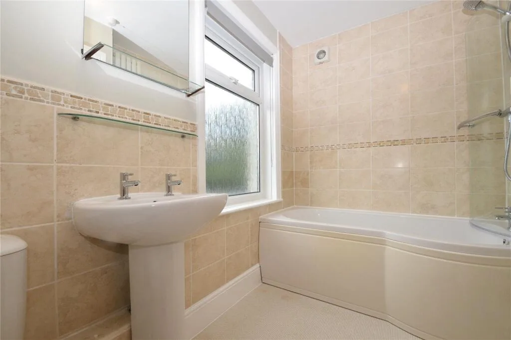 3 bedroom semi-detached house for rent