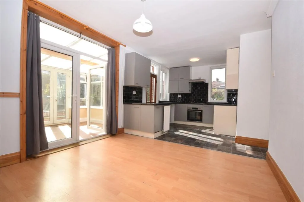 3 bedroom semi-detached house for rent