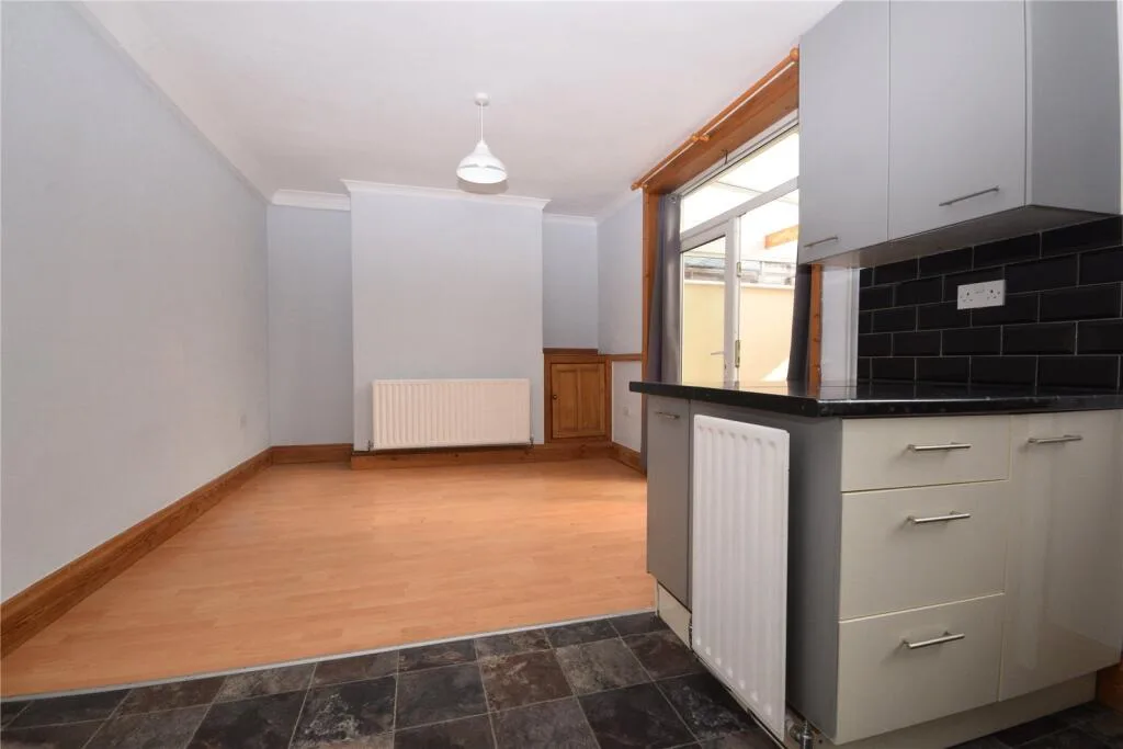 3 bedroom semi-detached house for rent