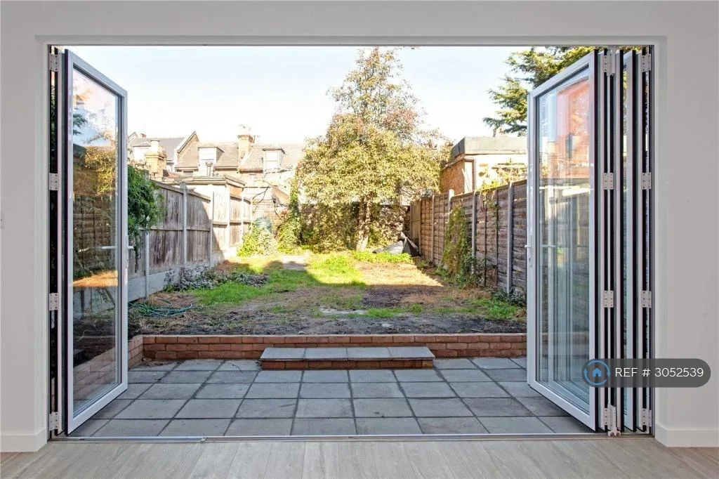 4 bedroom maisonette for rent